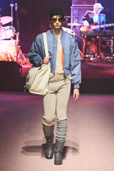 Look 30
